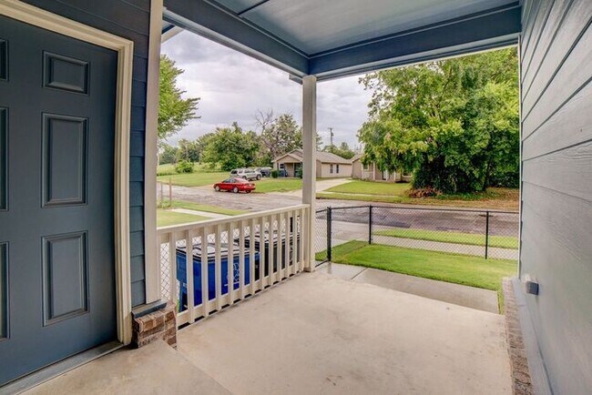 Building Photo - Unique 4/2/2 Near Downtown Tulsa!