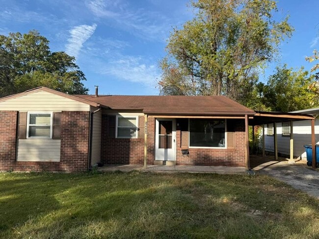 Building Photo - 10443 Royal Dr