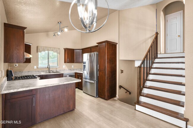 Building Photo - 4644 Loma De Cobre Dr