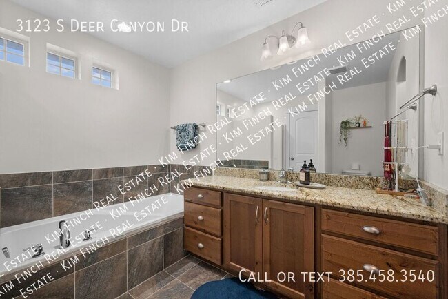 Building Photo - 3123 W Deer Canyon Dr