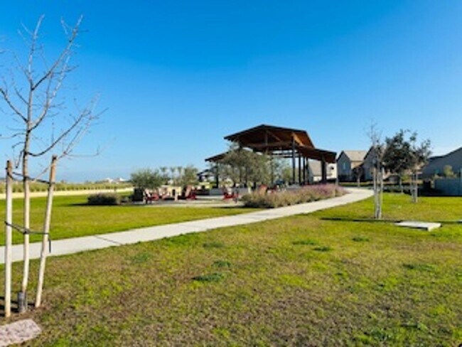 Building Photo - $500 Move In Bonus $2,695 Heritage Grove 3 Bed+Loft Home, Solar, Clovis & Shepherd - Plum Tree Ave.