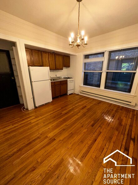Primary Photo - 1033 Dempster St