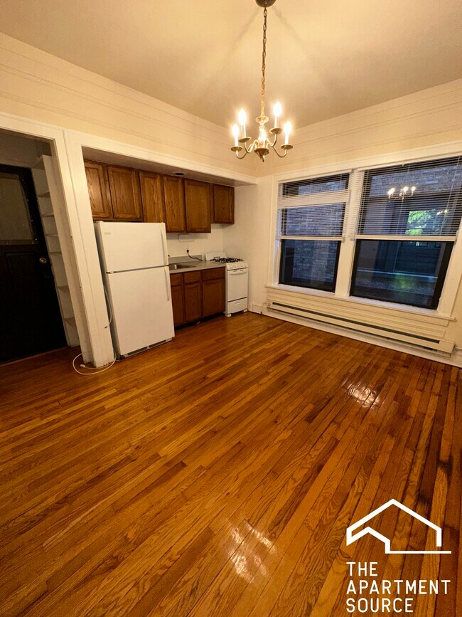 Primary Photo - 1033 Dempster St
