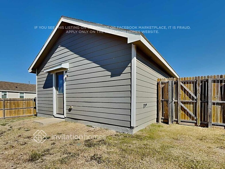 Building Photo - 3200 Crestone Dr