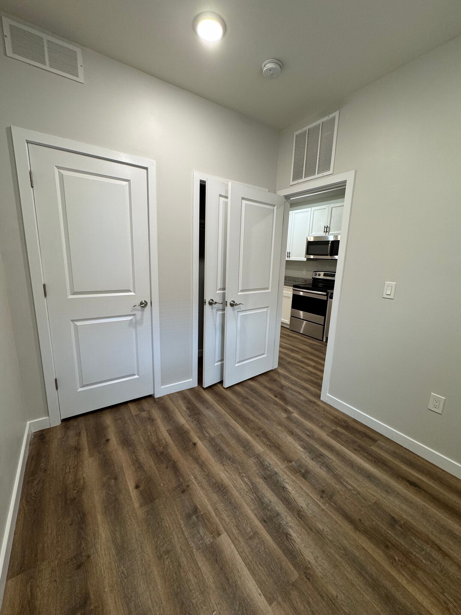 Building Photo - 707 N 40th St