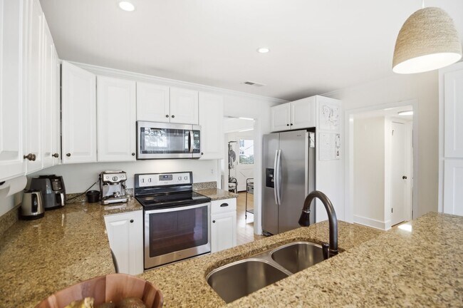 Building Photo - 3Bed/2.5Bath Family Home in Snee Farms