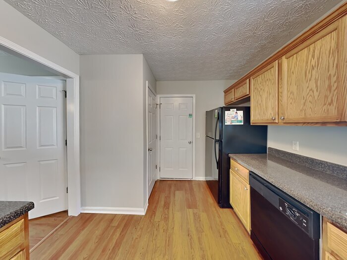 Building Photo - 5731 Bridgeport Ct