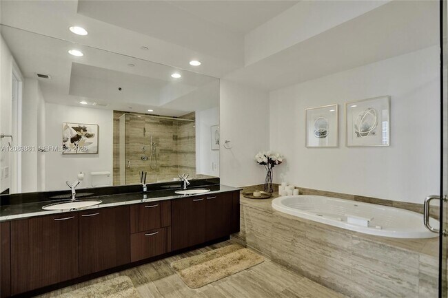 Building Photo - 15901 Collins Ave