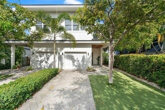 Building Photo - 1121 SW 2nd Ct