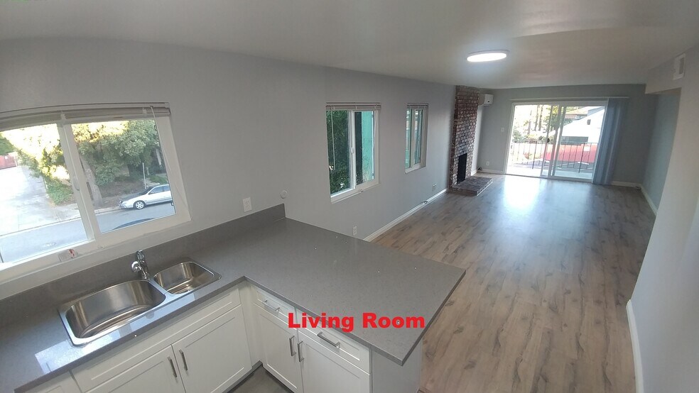 Living Room - 809 Brent Ave