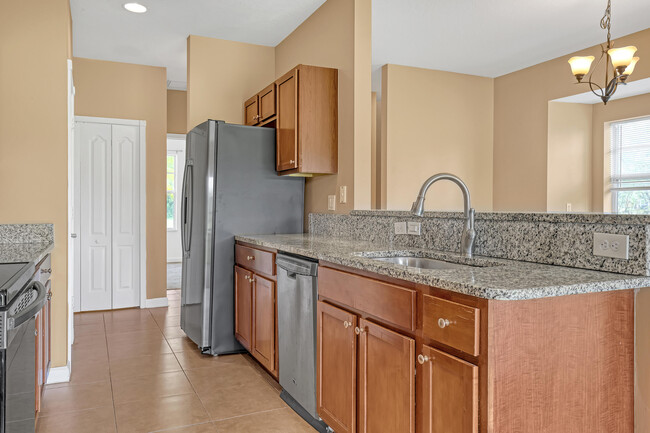 Building Photo - 2548 Creekside Dr