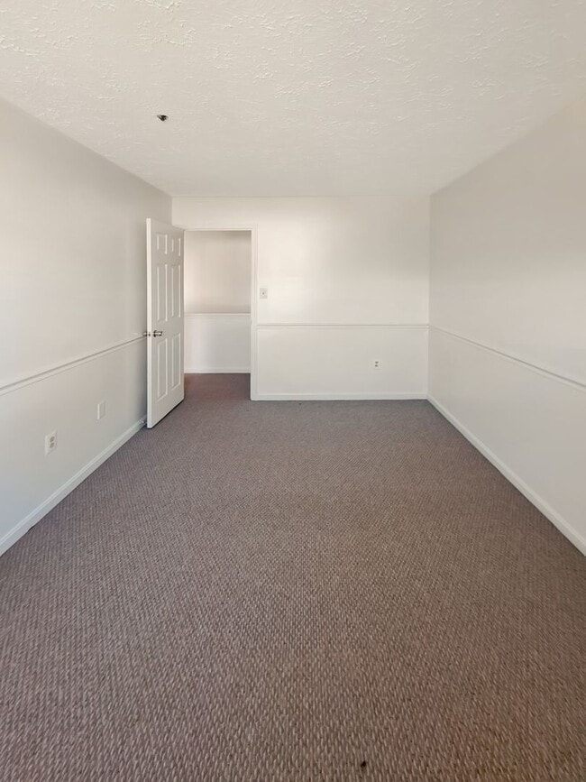 Building Photo - 3870 Gateview Pl