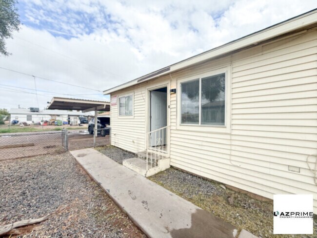 Primary Photo - Welcome to this Delightful 1/1 Phoenix Tri...