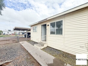 Building Photo - Welcome to this Delightful 1/1 Phoenix Tri...