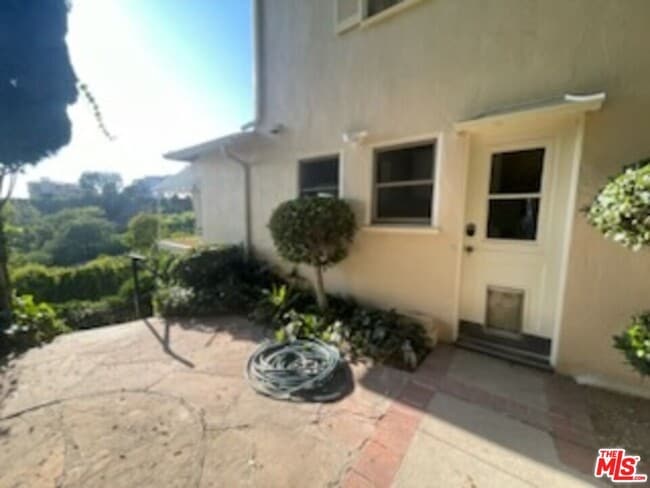 Building Photo - 8967 St Ives Dr