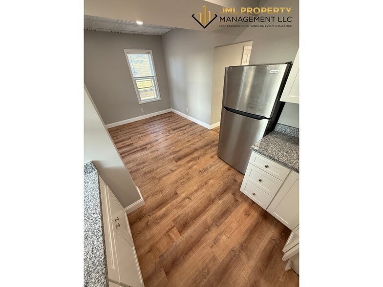 Building Photo - 47 Bogle St