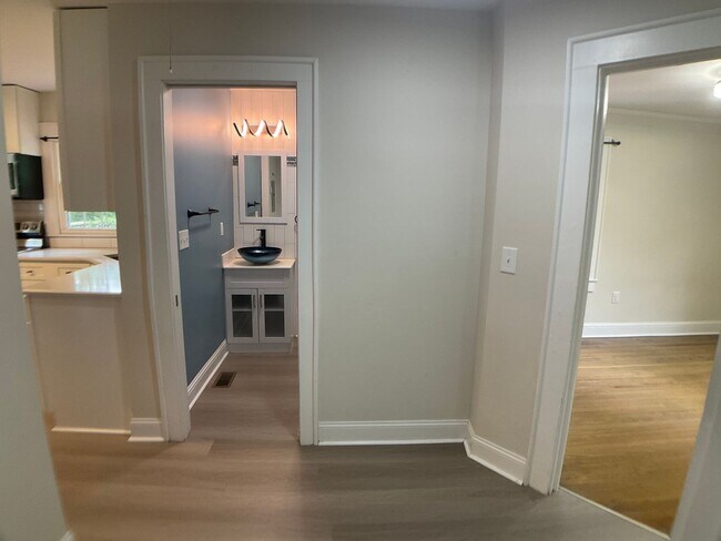 Building Photo - Adorable, Renovated Bungalow with Huge Yard and Deck!