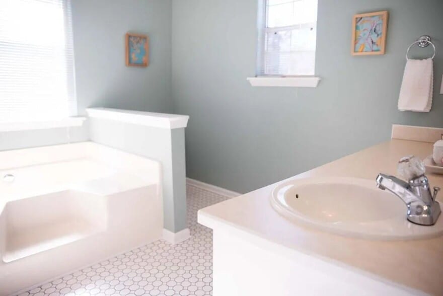 Building Photo - 2070 Emerald Dr