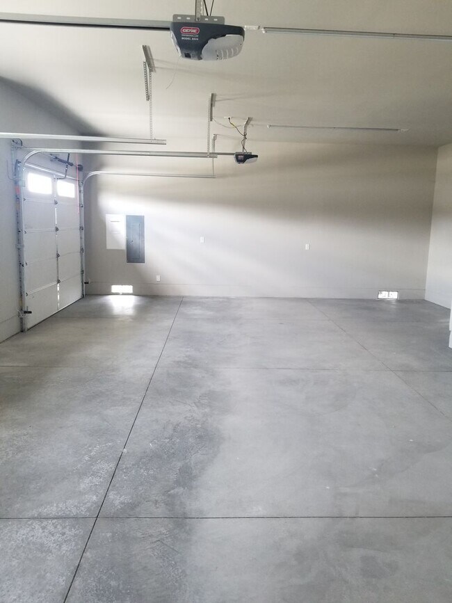 Building Photo - West Valley 3 bedroom 3 Car Garage Custom ...
