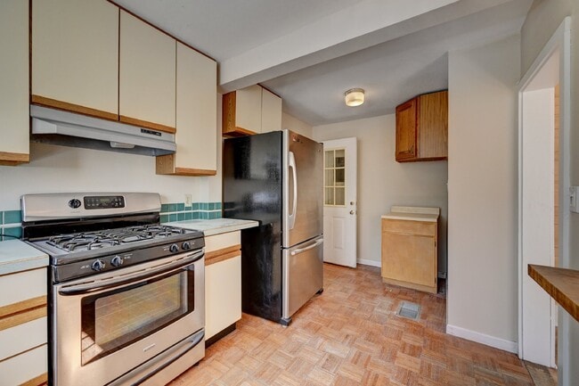 Building Photo - $1,750.00 - 2 Bedrooms, 1 Bathroom, Single...
