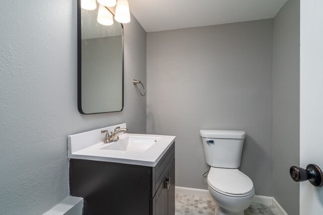 Building Photo - 1708 2nd Ave N