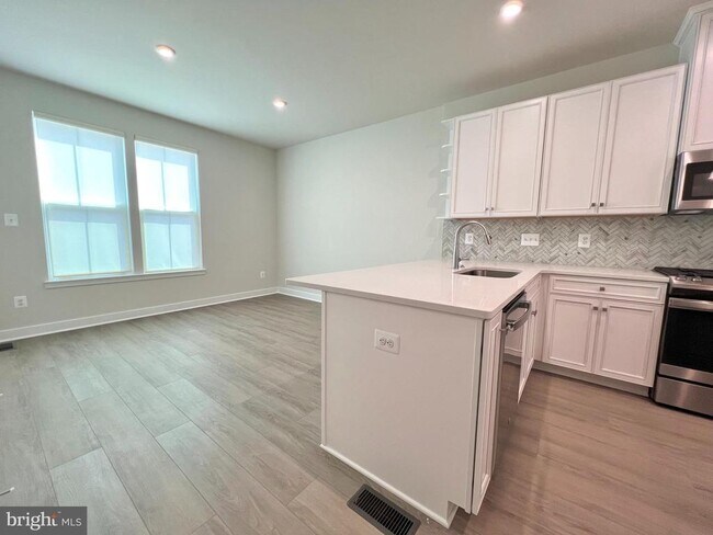 Building Photo - 4322 Ellipse Ter