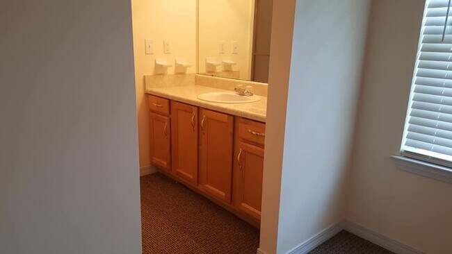 Building Photo - 3-Bed 2-Bath Brick Home located in the Heart of Foley