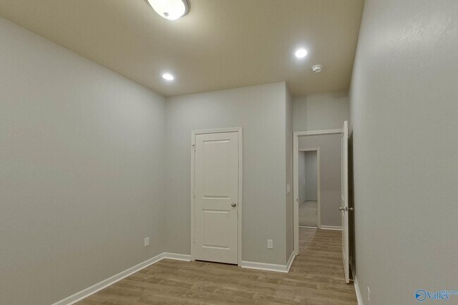 Building Photo - 10685 Bent Brook Dr