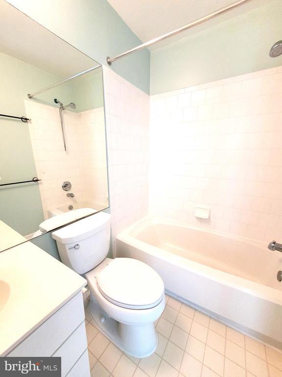 Building Photo - 6012 Ricketts Walk