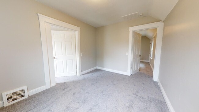 Building Photo - Old Brooklyn - 4 Bedroom Single Family Home