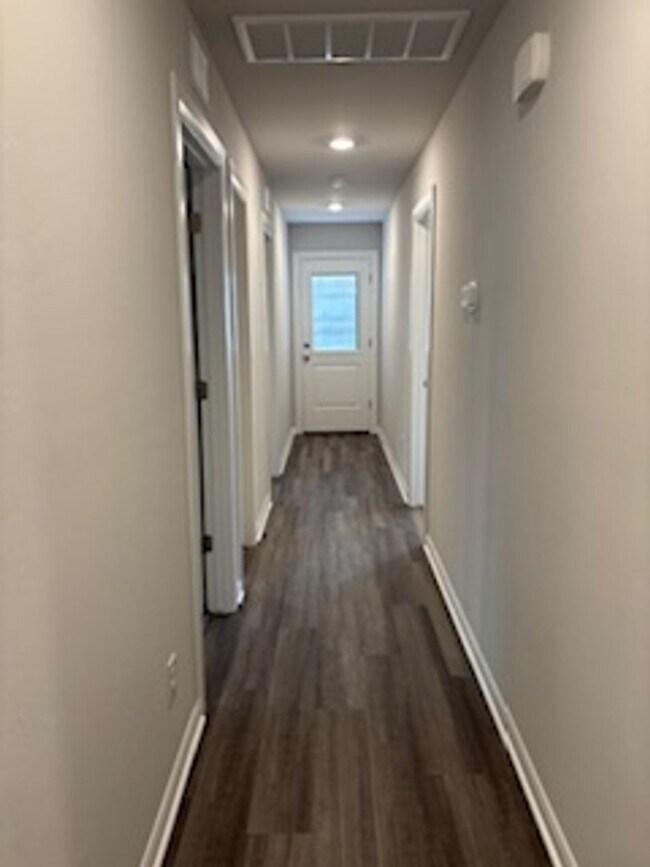 Building Photo - NEW HOME~!