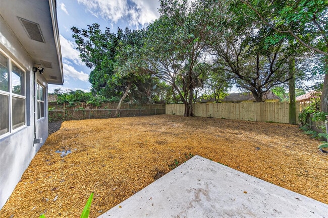 Building Photo - 1541 NW 7th Terrace