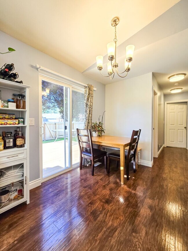 Building Photo - 4BD/2.5BA Monroe Home