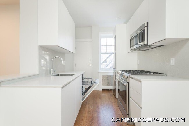 Building Photo - 19A Forest St