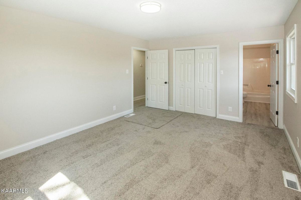 Building Photo - 106 Newport Dr