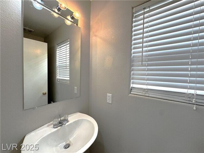 Building Photo - 3231 Ocean Spray Ct