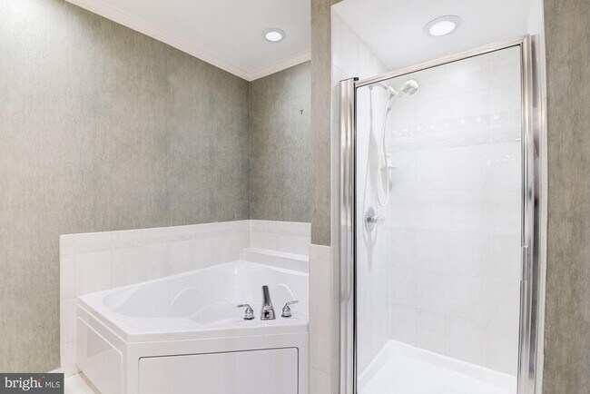 Building Photo - 1860 Stratford Park Pl