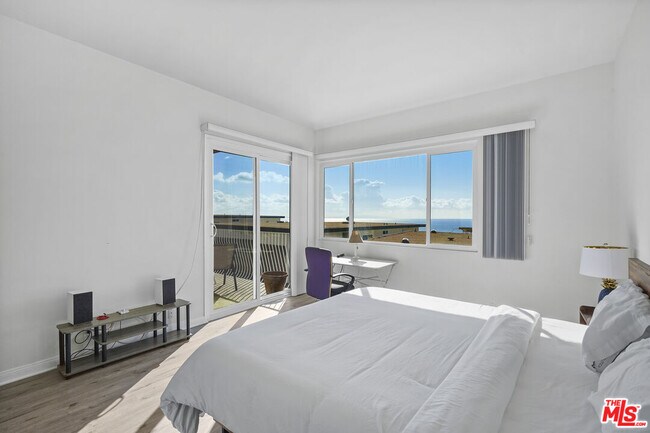 Building Photo - 18103 W Coastline Dr