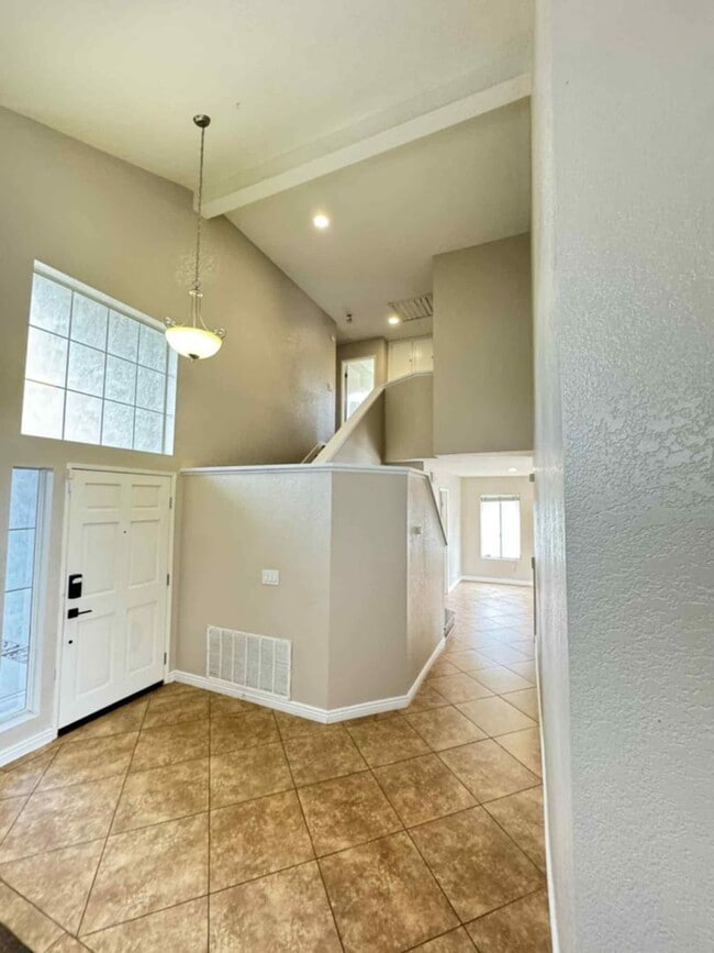 Building Photo - Temecula 3 Bedroom Home with Solar! $1000 off first month's rent!