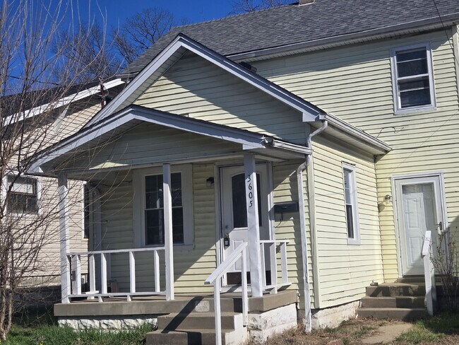 Building Photo - "3-Bedroom Home on Larkwood Ave – Spacious...