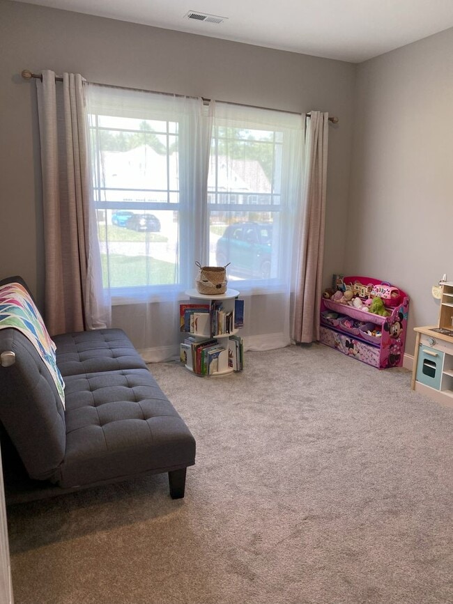 Building Photo - 3 Bed/3 Bath with 2 Bonus Rooms!!!