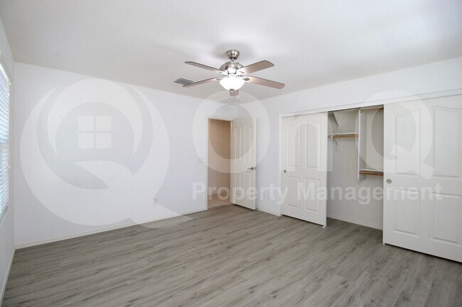Building Photo - 1819 W Bonanza Dr