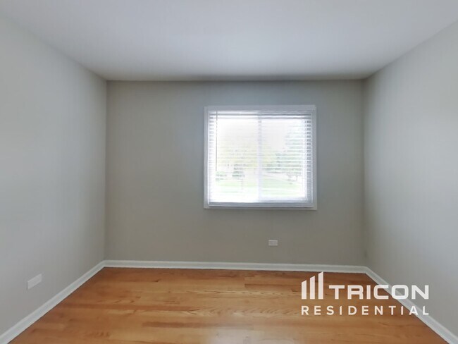 Building Photo - 1401 Oak Hill Ct