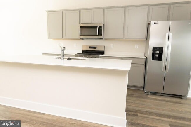 Building Photo - 10630 Meridian Hill Way