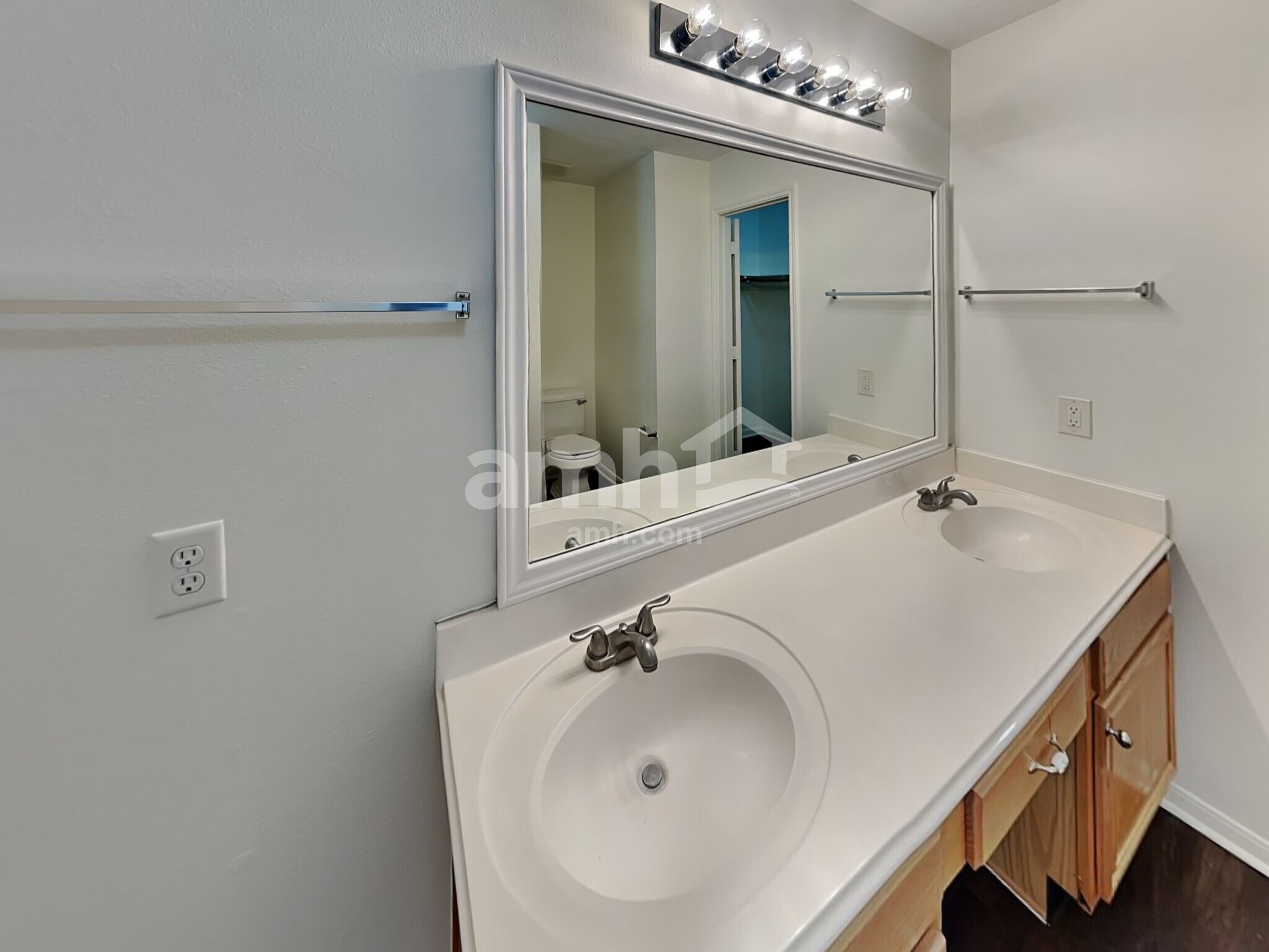 Building Photo - 2750 Hidden Spring Falls Dr