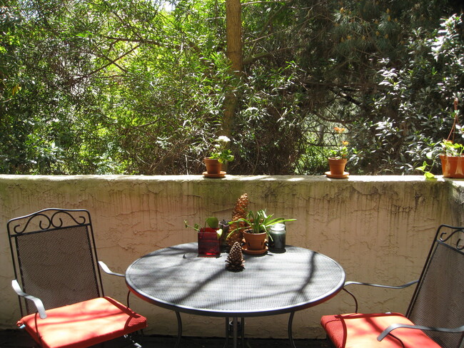 Building Photo - LA JOLLA - 2 Br + Den, Private End Unit To...