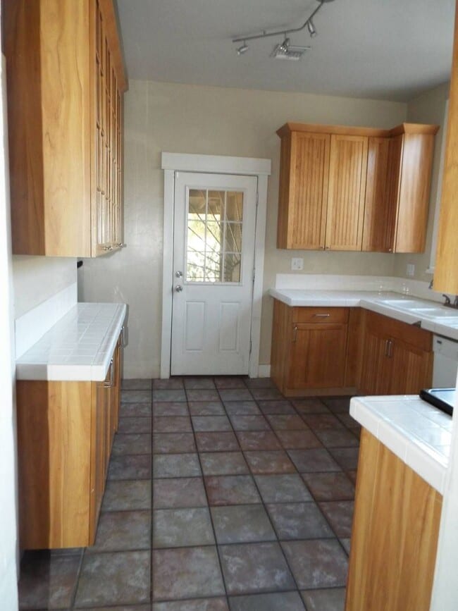 Building Photo - Historic Beauty 4 Bedroom 3 Bathroom