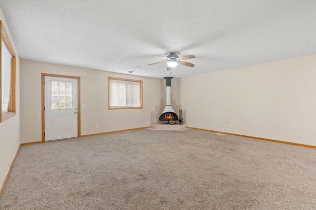 Building Photo - Modern 2-Bedroom Apartment in Hale with Fireplace, Soaking Tub & Premium Amenities