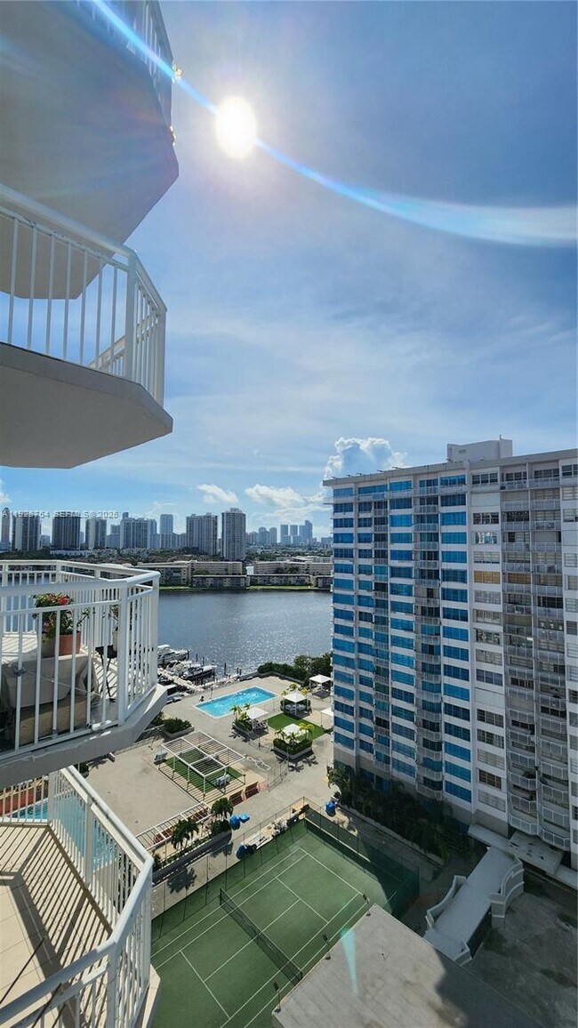 Building Photo - 18051 Biscayne Blvd