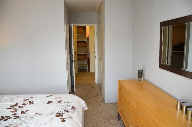 Building Photo - 326 W Illinois St